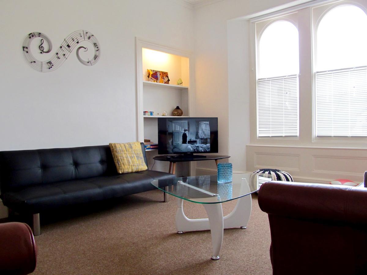 פלימות' The Beatnik, Victorian Townhouse Apartment With Parking מראה חיצוני תמונה