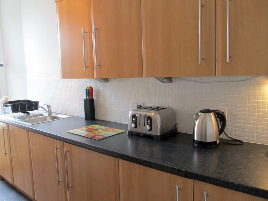 פלימות' The Beatnik, Victorian Townhouse Apartment With Parking מראה חיצוני תמונה